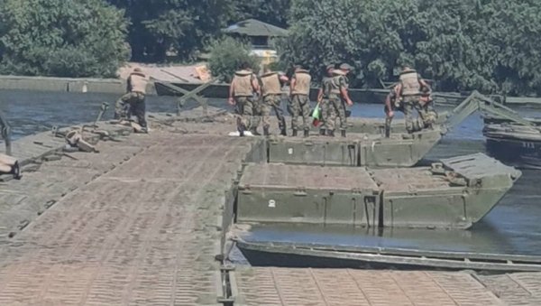 СЕЗОНА НА ЛИДУ ОД 1. ЈУЛА: Припадници Војске Србије поставили понтонски мост преко Дунава до Великог ратног острва СЕЗОНА НА ЛИДУ ОД 1. ЈУЛА: Припадници Војске Србије поставили понтонски мост преко Дунава до Великог ратног острва