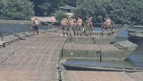 SEZONA NA LIDU OD 1. JULA: Pripadnici Vojske Srbije postavili pontonski most preko Dunava do Velikog ratnog ostrva