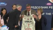 DRES SA BROJEM 1 ZA VUČIĆA: Zlatne košarkašice uručile poklon predsedniku Srbije (FOTO)