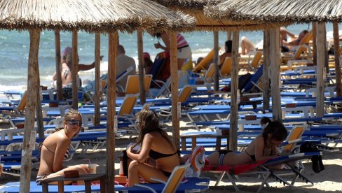 VAŽNO UPOZORENJE ZA NAŠE TURISTE U GRČKOJ: Opasni prevaranti haraju po plažama, na ove stvari posebno obratite pažnju