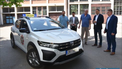 A OD GRADA - AUTOMOBIL: Zrenjanin ulaže u obrazovanje i praksu đaka u Tehničkoj školi (FOTO)