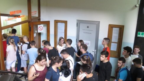 НА БУЏЕТУ 9.743 БРУЦОША: Од сутра пријављивање за упис на факултете Унуверзитета у Београду НА БУЏЕТУ 9.743 БРУЦОША: Од сутра пријављивање за упис на факултете Унуверзитета у Београду