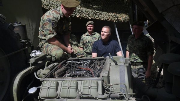 СТЕФАНОВИЋ ПОРУЧИО: Нема племенитије дужности од заштите своје земље