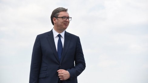 ВУЧИЋ ПОЧАСНИ ГРАЂАНИН ЗВЕЧАНА: Председнику Србије признање за посвећеност и безрезервно залагање за развој ове општине (ФОТО) ВУЧИЋ ПОЧАСНИ ГРАЂАНИН ЗВЕЧАНА: Председнику Србије признање за посвећеност и безрезервно залагање за развој ове општине (ФОТО)