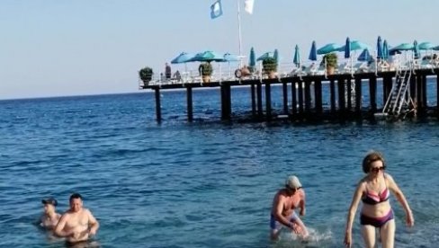 BEZ MASKE SAMO NA PLAŽU: Turski hotelijeri, preventivnim merama, sve čine da sačuvaju zdravlje gostiju (FOTO)