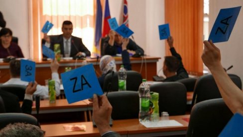 УСВОЈЕНА РЕЗОЛУЦИЈА О СТРАДАЊУ СРБА У СРЕБРЕНИЦИ: Признати злочини над нашим народом, Бошњаци напустили седницу УСВОЈЕНА РЕЗОЛУЦИЈА О СТРАДАЊУ СРБА У СРЕБРЕНИЦИ: Признати злочини над нашим народом, Бошњаци напустили седницу