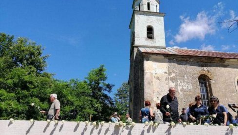 VOĐENI MAKSOM LUBURIĆEM MUČILI I UBIJALI SRPSKE CIVILE: Srpsko narodno vijeće postavilo spomenik žrtvama ustaša u Donjoj Suvaji VOĐENI MAKSOM LUBURIĆEM MUČILI I UBIJALI SRPSKE CIVILE: Srpsko narodno vijeće postavilo spomenik žrtvama ustaša u Donjoj Suvaji
