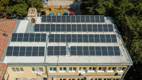 PUŠTENA U RAD SOLARNA ELEKTRANA: Donacija Ruske humanitarne misije napaja Dečiji dispanzer u Zrenjaninu (FOTO) PUŠTENA U RAD SOLARNA ELEKTRANA: Donacija Ruske humanitarne misije napaja Dečiji dispanzer u Zrenjaninu (FOTO)