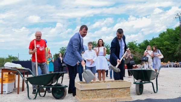 НОВО ЗДАЊЕ НИЧЕ НА ЗГАРИШТУ: У Равном Селу почела обнова Дома културе