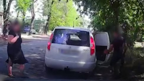 SKIDAJU KATALIZATORE ZA 30 SEKUNDI! Lopovi snimljeni u akciji, cene idu i do hiljadu evra SKIDAJU KATALIZATORE ZA 30 SEKUNDI! Lopovi snimljeni u akciji, cene idu i do hiljadu evra