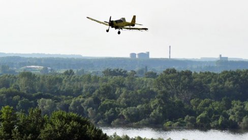 IZ VAZDUHA I  SA ZEMLJE PO KOMARCIMA: Najavljena je dugoročna strategija u borbi protiv dosadnih krvopija