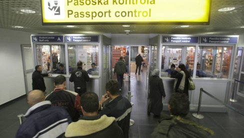 СРБИ СА ОДМОРА ДОНОСЕ ПУНЕ КОФЕРЕ: Ево шта смете, а шта никако не носите у Србију - детаљан списак