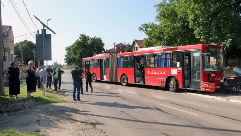 UHAPŠEN VOZAČ KOJI JE IZAZVAO SAOBRAĆAJNU NESREĆU U SMEDEREVU: Autobus prešao u suprotnu traku i naleteo na automobil, stradale tri osobe