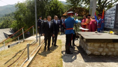 ZAROBLJENE SRBE UBADALI GVOZDENIM VILAMA: Obeleženo 29 godina od petrovdanskog stradanja u Zalazju - zločin bez kazne! (FOTO)