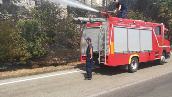 ВЕЛИКИ ПОЖАР КОД ТРОГИРА: Ватрена стихија се шири због јаког ветра