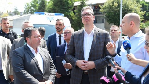 GRADI SE 12 BOLNICA - Vučić: Možemo to sebi da priuštimo