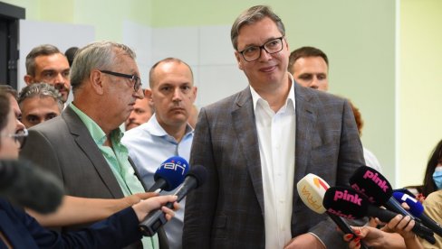 VUČIĆ UPUTIO APEL ZA VAKCINACIJU: Vakcinišite se da ne zatvaramo zemlju, imamo 1,3 milona vakcina, stiže i “moderna”