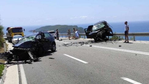 STRAVIČNA SAOBRAĆAJNA NESREĆA U CRNOJ GORI: U čeonom sudaru poginuo muškarac, vozila potpuno uništena (FOTO)