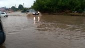 POTOP U PIROTU: Zbog kiše se stvorilo jezero kod Železničke stanice, odsečen deo grada! (FOTO+VIDEO)