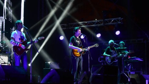 BAJAGA I “INSTRUKTORI OTERALI KIŠU SA TAŠA: Sjajan koncert legendarnog benda pred oko 8.000 oduševljenih obožavalaca (FOTO)