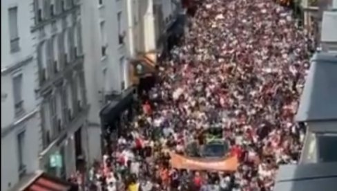 HILJADE LJUDI NA ULICAMA: Protesti protiv Makronovih mera (VIDEO) HILJADE LJUDI NA ULICAMA: Protesti protiv Makronovih mera (VIDEO)