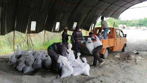 ПОПЛАВЉЕНА ДОМАЋИНСТВА У УГЉАРУ И ШИЛОВУ: Срби на Косову и Метохији угрожени, екипе на терену