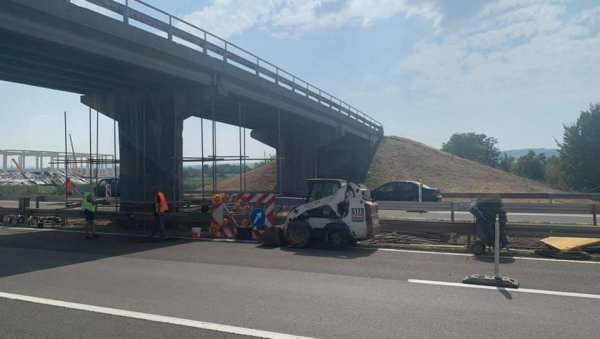 РЕКОНСТРУКЦИЈА ВАЖНЕ САОБРАЋАЈНИЦЕ: Почели радови на надвожњаку у Лапову