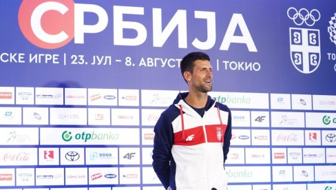 NOLE USTAO I NA SAV GLAS PEVAO BOŽE PRAVDE: Đoković još jednom pokazao koliko voli Srbiju (VIDEO)