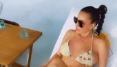 CECA SE SKINULA U BIKINI: Snimljena od glave do pete na ležaljci, svi gledaju momenat dok prekršta noge (VIDEO)