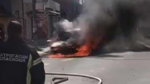 DRAMA NA BEOGRADSKIM ULICAMA: Teško povređen muškarac kod Trošarine, automobil izgoreo u plamenu