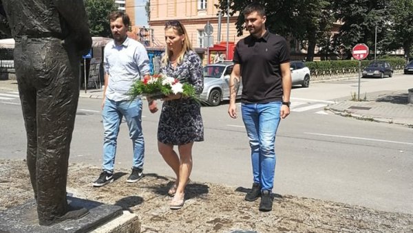 СЕЋАЊЕ НА ЗОРАНА РАДМИЛОВИЋА: Колеге и родни град 36 година негују успомену на глумачког бардa