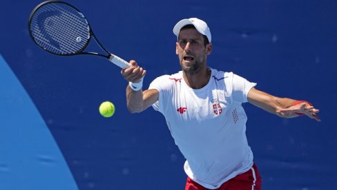 ĐOKOVIĆ POLOMIO REKET NA TRENINGU: Novak se iznervirao, jasno je koliko želi medalju na OI (FOTO)