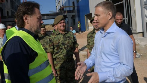 NIČE KAO IZ VODE! Stefanović obišao radove na kovid bolnici u Novom Sadu