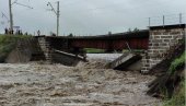 ZBOG JAKE KIŠE SE SRUŠIO MOST: Obustavljen saobraćaj na Transsibirskoj železnici (FOTO)