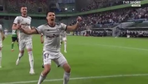 NAJVEĆI MALER U SVETU FUDBALA: Pokidao ligamente proslavljajući gol (VIDEO)