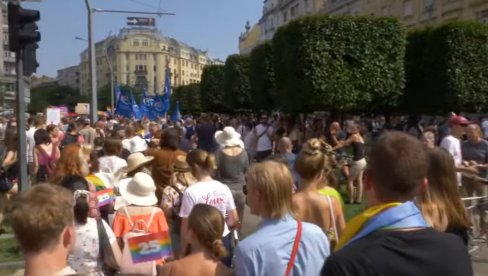MAĐARSKU KUDE ZBOG LGBT ZAKONA: Zemlje EU parafirale deklaraciju kojom se kritikuje Budimpešta zbog odnosa prema homoseksualcima MAĐARSKU KUDE ZBOG LGBT ZAKONA: Zemlje EU parafirale deklaraciju kojom se kritikuje Budimpešta zbog odnosa prema homoseksualcima