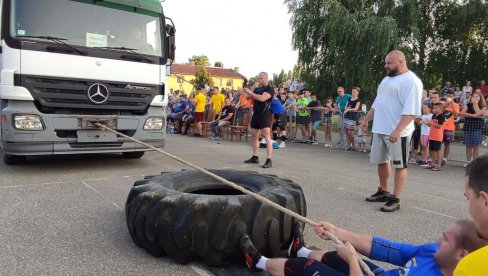 PEHAR ODNEO STAMENI SARAJLIJA: U Novim Kozarcima kod Kikinde održano takmičenje najjačih ljudi Evrope (FOTO)