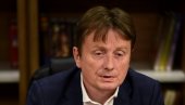 POKUŠAJ OBOJENE REVOLUCIJE NIJE USPEO Glišić: Blokaderi najveću štetu nanose državi, a ne SNS-u POKUŠAJ OBOJENE REVOLUCIJE NIJE USPEO Glišić: Blokaderi najveću štetu nanose državi, a ne SNS-u