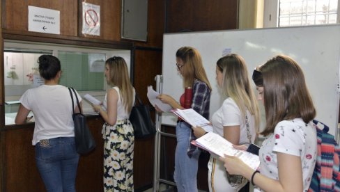 STUDENTI PODRŽAVAJU MERE UPRAVE FAKULTETA: Medicinari saglasni sa odlukom o kovid propusnicama