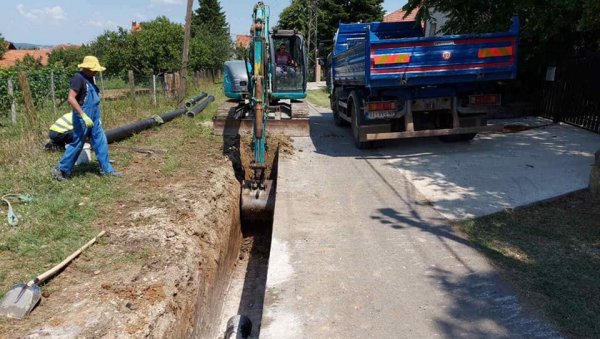 ГРОЦКА И ВРЧИН СЕ ПОВЕЗУЈУ НА РЕГИОНАЛНИ ВОДОВОД МАКИШ-МЛАДЕНОВАЦ: Напредују радови на изградњи водоводне мреже