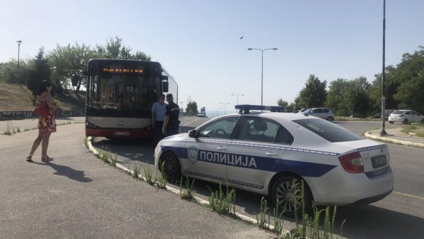 ФОТОГРАФИЈЕ СА ЛИЦА МЕСТА: Овде је пронађен дечак (3) - Нико не зна зашто је био сам у аутобусу!