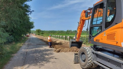 САОБРАЋАЈНИЦА ВАЖНА ЗА БУДУЋИ ОСМЕХ ВОЈВОДИНЕ: Гради се пут између Купусине и Бачког Моноштора