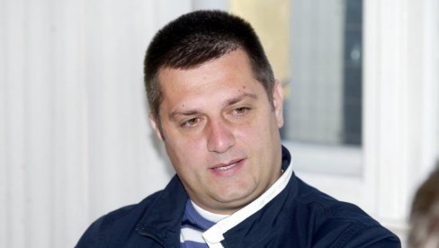 ЗАПАЛИО СЕ АУТОМОБИЛ СКАУТА ПАРТИЗАНА: Ненад Маринковић и Вања Радиновић на време напустили возило у пламену (ВИДЕО) ЗАПАЛИО СЕ АУТОМОБИЛ СКАУТА ПАРТИЗАНА: Ненад Маринковић и Вања Радиновић на време напустили возило у пламену (ВИДЕО)