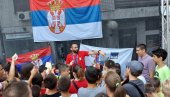 OLIMPIJSKA MEDALJA STIGLA U BANOVCE: Spektakularan doček bronzanog basketaša u rodnim Banovcima (FOTO/VIDEO)