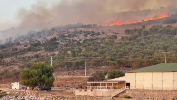 ПОЖАР КОД АЛБАНСКОГ ЛЕТОВАЛИШТА: Житељи помогли у гашењу ватре (ВИДЕО)