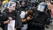 STOTINE LJUDI NA PROTESTU PROTIV KORONA MERA: Izbili sukobi nemačke policije i demonstrantata (FOTO)