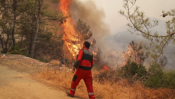 ТУРСКА МОЛИ ЗА ПОМОЋ: Драматична ситуација због пожара, погинуло осам особа (ФОТО/ВИДЕО)