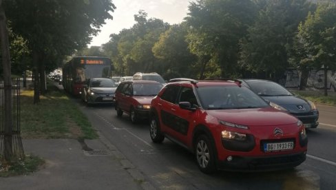 RADE NA OKRETNICI USTANIČKA: Zbog redovnog održavanja ulice biće promenjene trase pojedinih linija