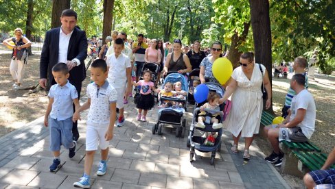 DA BUDE JOŠ BROJNIJA I LEPŠA SRPSKA: Bijeljina podržava mlade bračne parove i rađanje dece (FOTO)