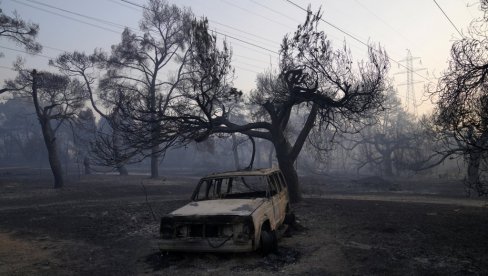 STRAVIČNI PRIZORI IZ GRČKE: Bukte požari u predgrađima Atine, samo pukom srećom nema žrtava! (FOTO/VIDEO)